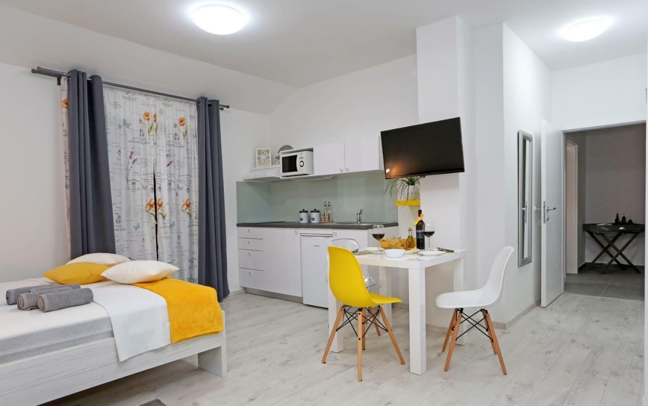 Guesthouse Villa Domenico Lozovac Exteriör bild