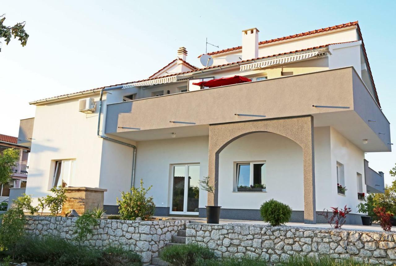 Guesthouse Villa Domenico Lozovac Exteriör bild
