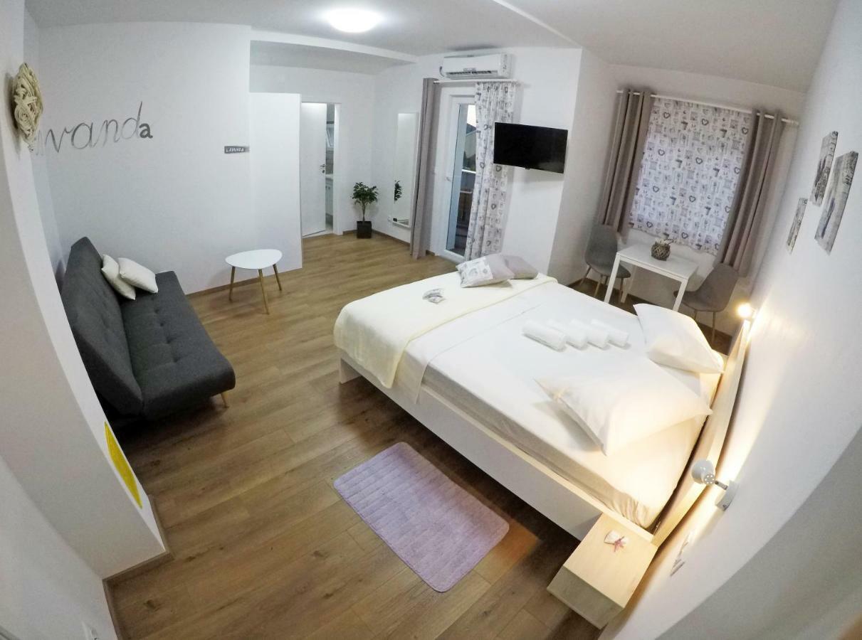 Guesthouse Villa Domenico Lozovac Exteriör bild