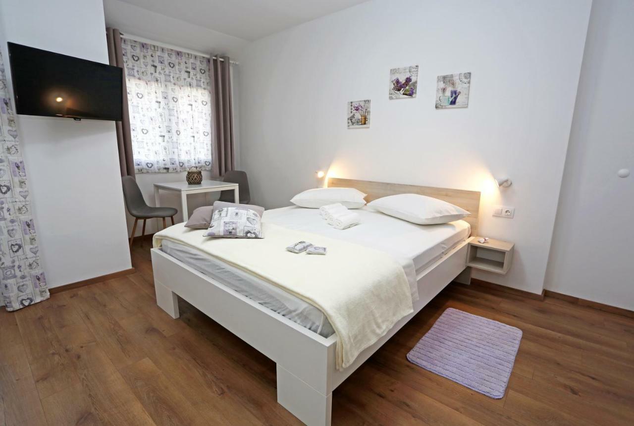Guesthouse Villa Domenico Lozovac Exteriör bild