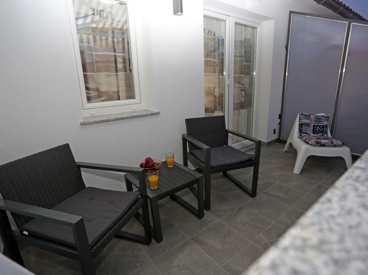 Guesthouse Villa Domenico Lozovac Exteriör bild